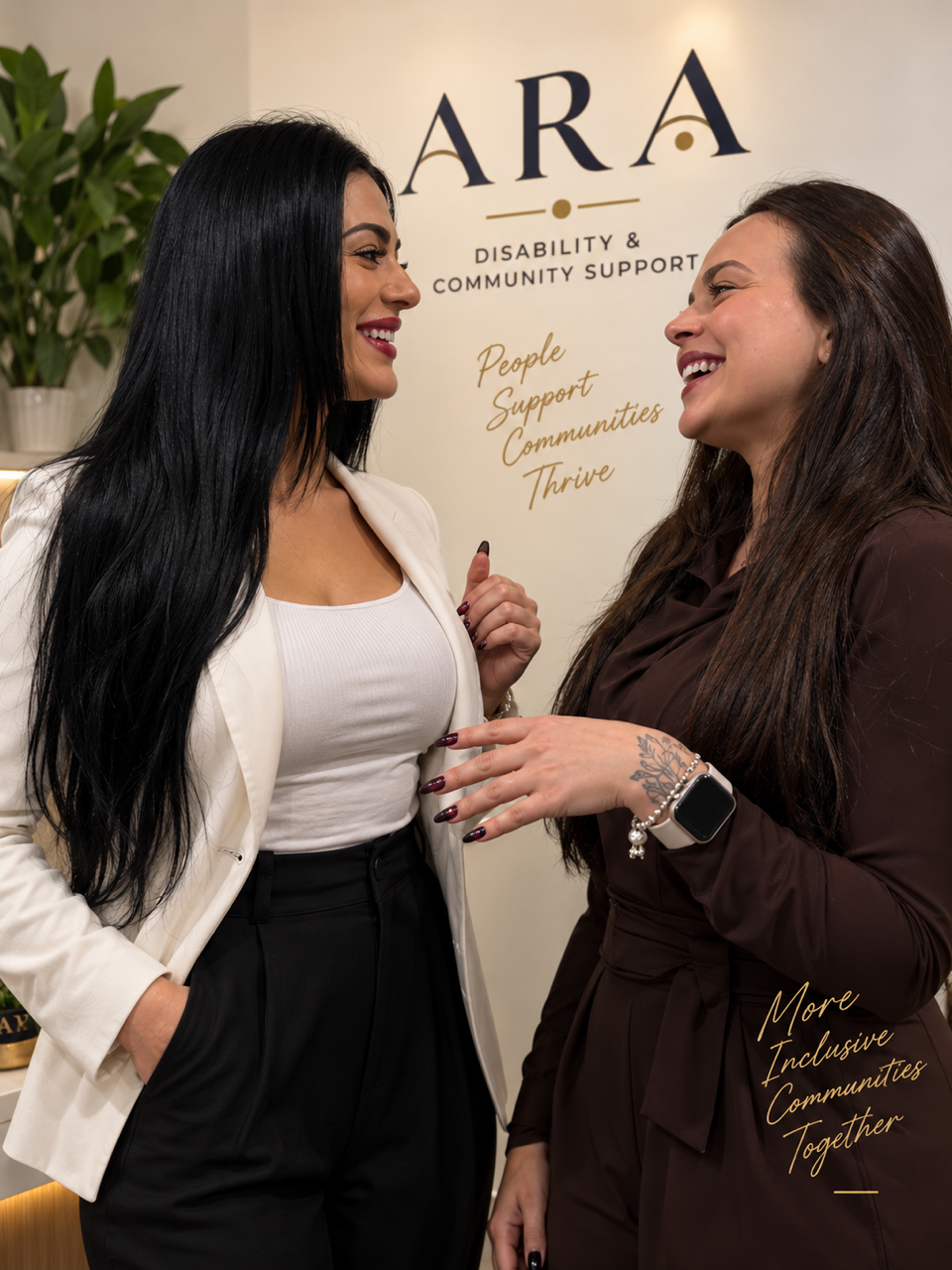 Larissa Silva Souza and Taís Tofano sharing a conversation in the ARA office